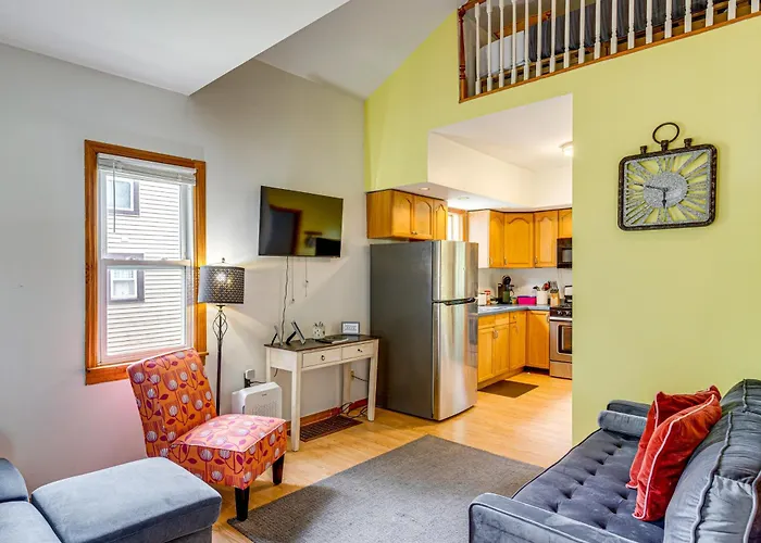 W/ Hot Tub! Walk To Metra Station * Westmont
