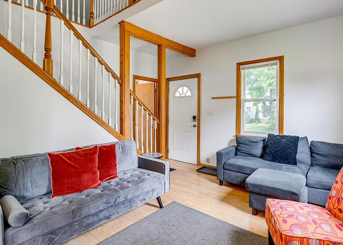 W/ Hot Tub! Walk To Metra Station * Westmont