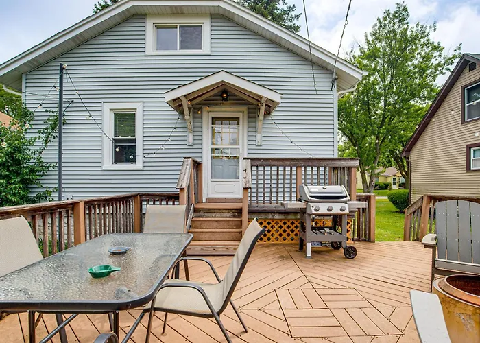 W/ Hot Tub! Walk To Metra Station * Westmont